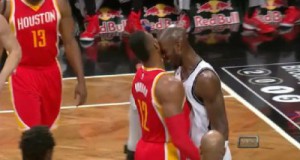 Kevin Garnett skallar Dwight Howard