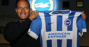 Bobby Zamora med Brighton-tröjan