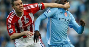 Ryan Shawcross tar hand om Balotelli